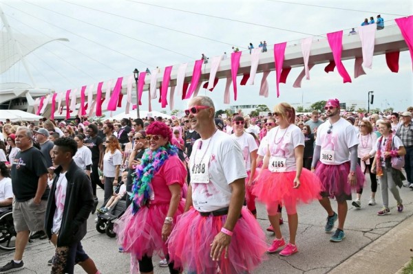 2015 Susan G. Komen Race for the Cure Milwaukee Image credit Michael Sears 600x399 2 - Outubro Rosa: tudo o que você ainda não sabe sobre o câncer de mama